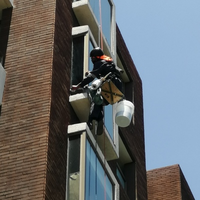 Mantencion vidrios edificio resisdencial