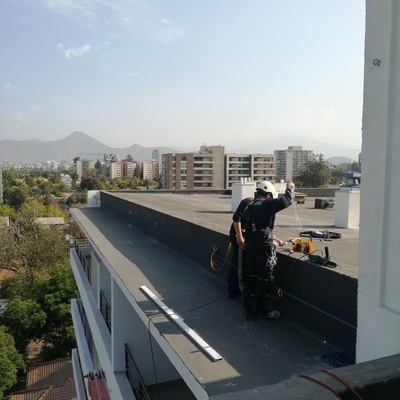 Instalación grano en antepecho edificio residencial