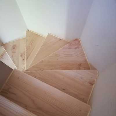 Fabricación e instalación de escalera