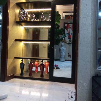 Mueble de madera con luz LED calida