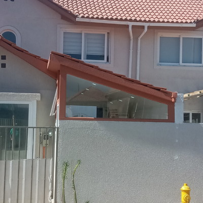 Techo de logia .con vidrios y luces empotrada