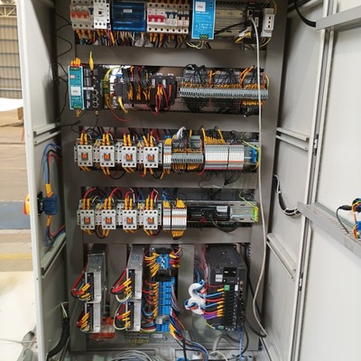Tablero de control electroneumático con servo motor de 2,2 kw
