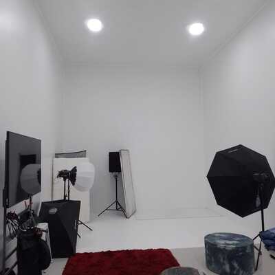 Estudió Fotográfico