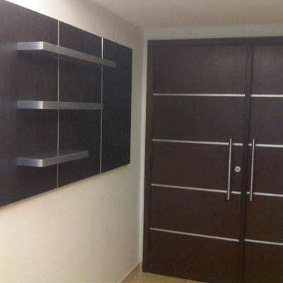 puerta principal y repisas