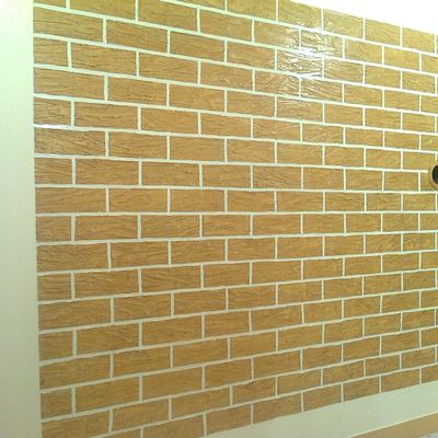 Imitacion de ladrillos en pared con crema al oleo