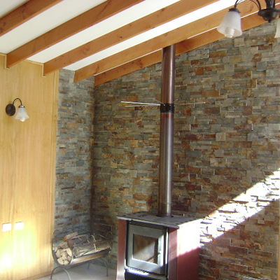 Instalación de forro en muro en revestimiento imitación piedra