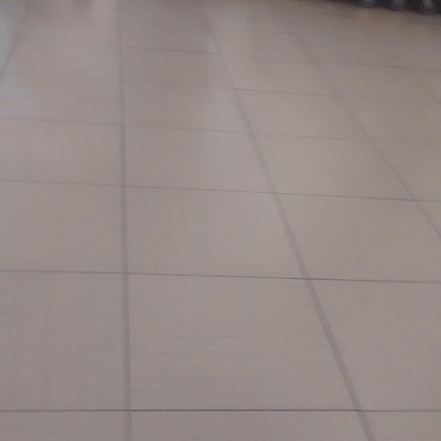 instalacion de porlanato en supermercado de conchali