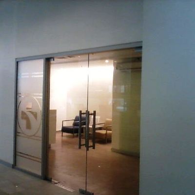 Instalación eléctrica interior de oficinas Clínica Santa maría La Dehesa