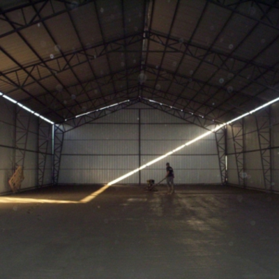  Interior de un galpon