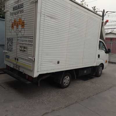 Camioneta Kia frontier cerrada y equipada.