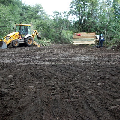 Maquinarias en parcela 