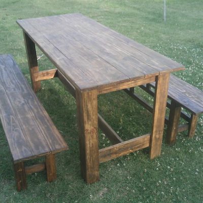 Mesa con bancos pino