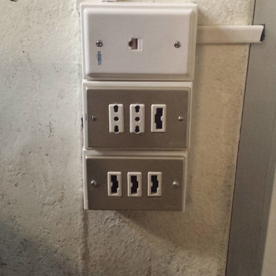 Muestra de una Instalación de Red y Punto Eléctrico en Local