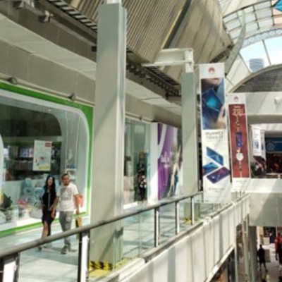 Revestimiento metálico pilares Mall Plaza Vespucio