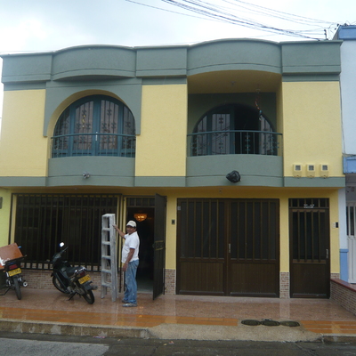 FACHADA EXTERIOR VIVIENDA Y PAREDES DECORATIVAS INTERIOR