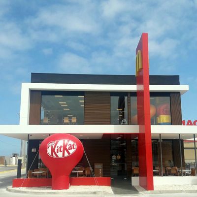 MC DONALADS MALL PASEO BALMACEDA