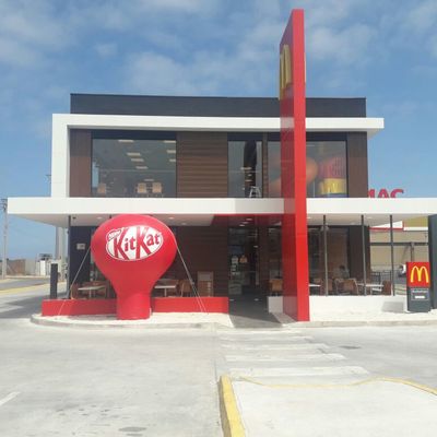 MC DONALADS MALL PASEO BALMACEDA