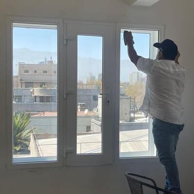 ventana abatible en PVC