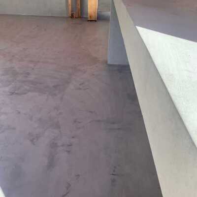 Piso y mesón de microcemento
