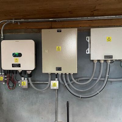 Proyecto 8kw hibrido 5kw baterías Palmilla
