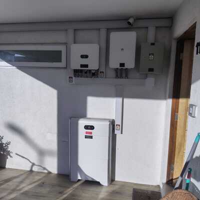 Proyecto 8kw hibrido 10kw baterías San Fernando