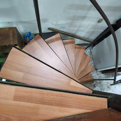 Escaleras con piso flotante