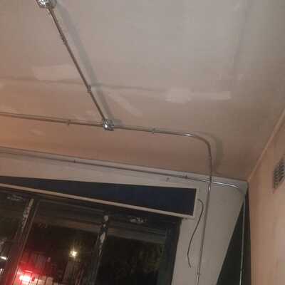 Instalación eléctrica a la vista y en superficie para iluminación