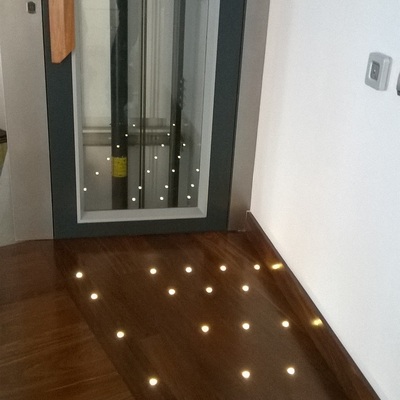 Luz compañía acceso ascensor