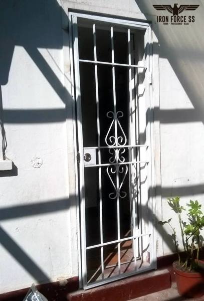 puerta de seguridad en barrote de 12mm