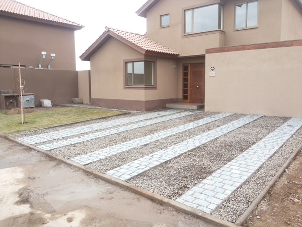 acceso vehicular en colina