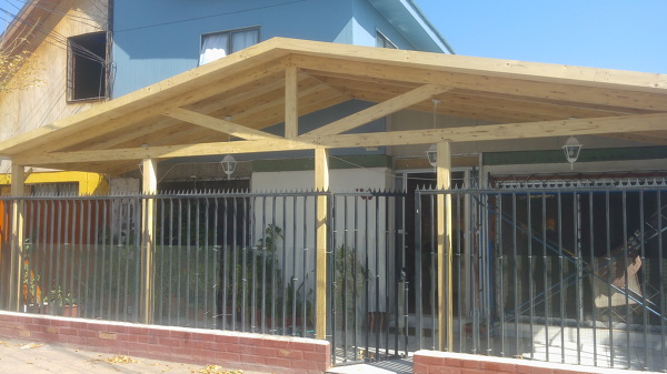 Cobertizo frontal dos aguas vitrificado