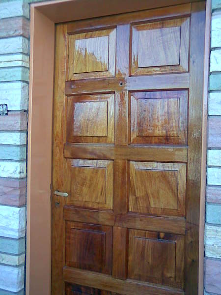 Puerta de cedro