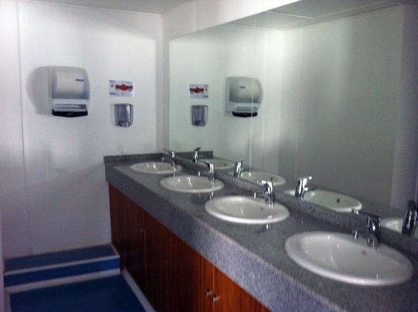 BAÑOS MODULARES EN CONTINERS