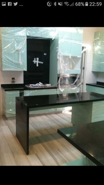 Cubierta de cocina e isla en granito