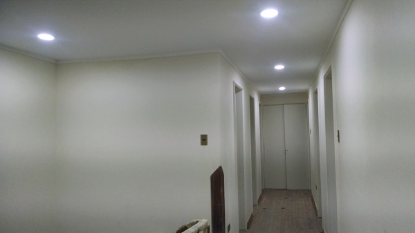 Iluminación interior Pasillo segundo piso casa Algarrobo