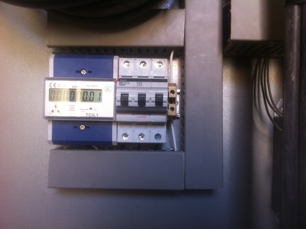 INSTALACIÓN DE MEDIDOR DE ENERGIA TRIFASICO