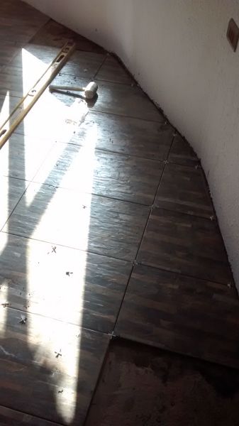 Instalación cerámicos piso de cocina