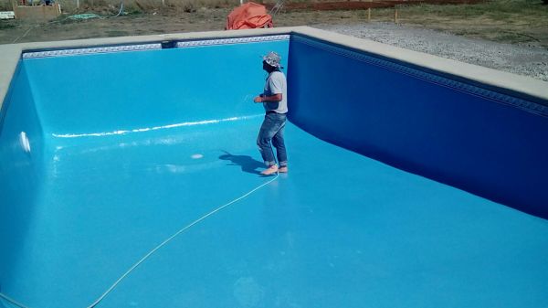 pintura y acabado de piscina