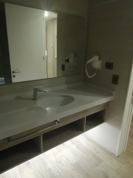 Iluminacion e instalacion electrica de baños Hotel Yachting