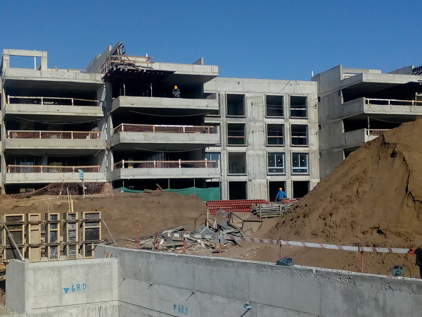 Ejecución edificio Torre 1, en etapa de terminaciones