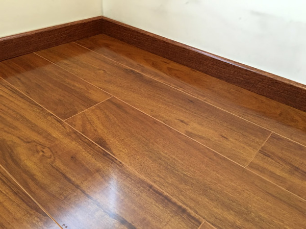 Foto: Piso Flotante 8mm, Brillante, Biselado, PL4 de FLOTECNIA SpA