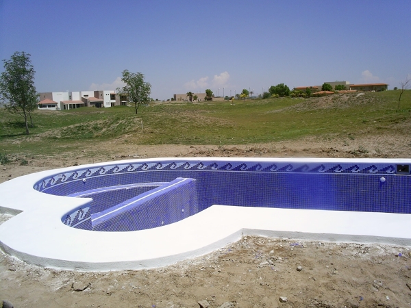 PISCINA DE 8X4 HIDROMASAJE DE 2 MTS 