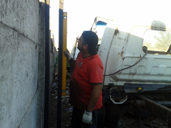 poniendo en nivel los postes 