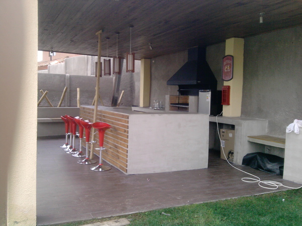 Quincho chicureo y Mesón hecho en Obra