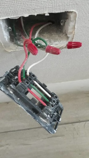 Reemplazo de tomacorriente 220 voltios