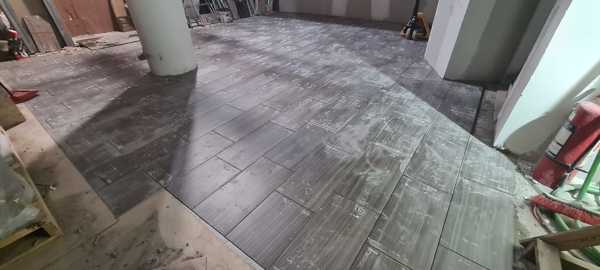 local subway mall plaza vespucio