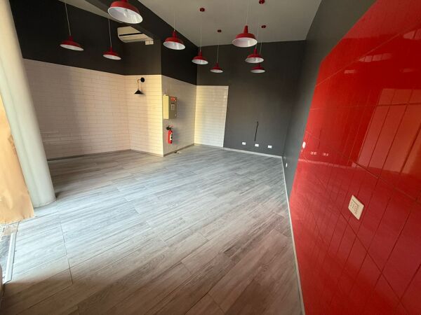 De bodega abandonada a local comercial moderno