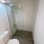 Distribuidores Construmart - Remodelación baño, cocina y dormitorio