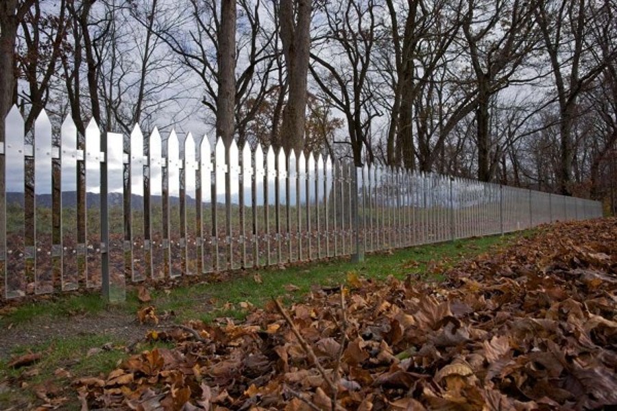 50_alyson-shotz-mirror-fence-41