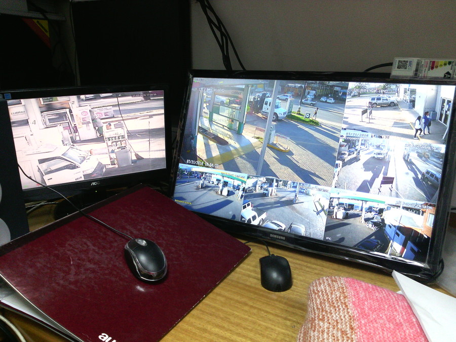 a la izq, dvr analogo, a la der. nvr ip full hd